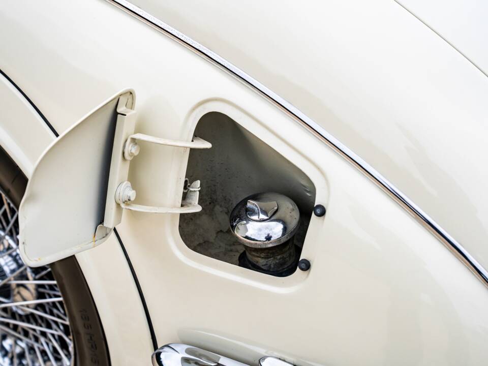 Bild 33/51 von Jaguar 240 (1968)