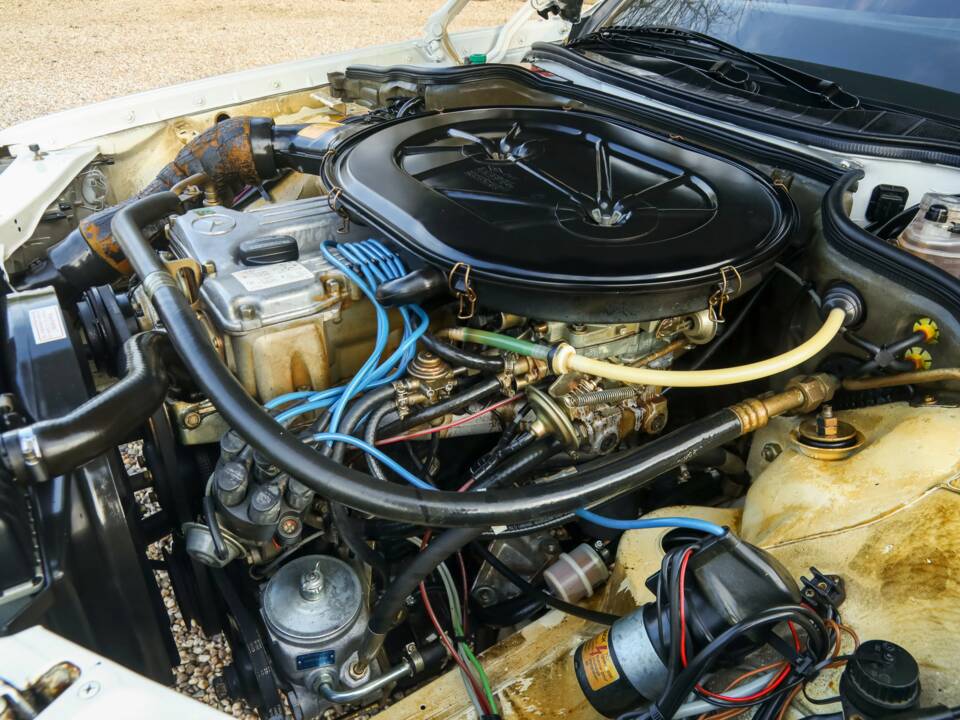 Image 28/50 de Mercedes-Benz 280 S (1988)