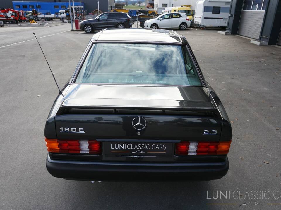 Immagine 7/47 di Mercedes-Benz 190 E 2.3 (1992)