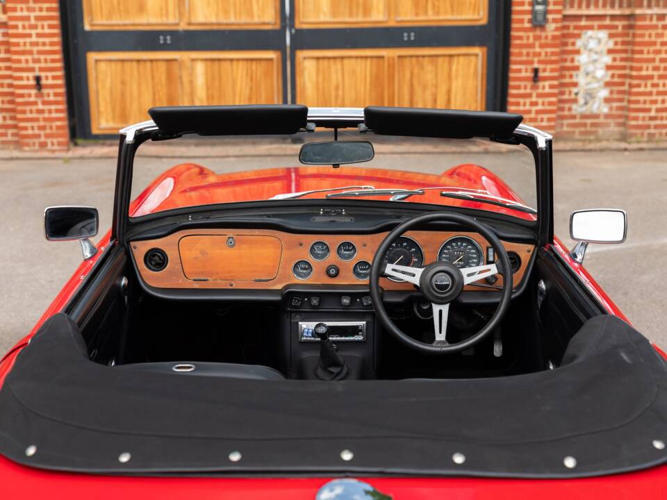 Immagine 32/50 di Triumph TR 6 (1975)