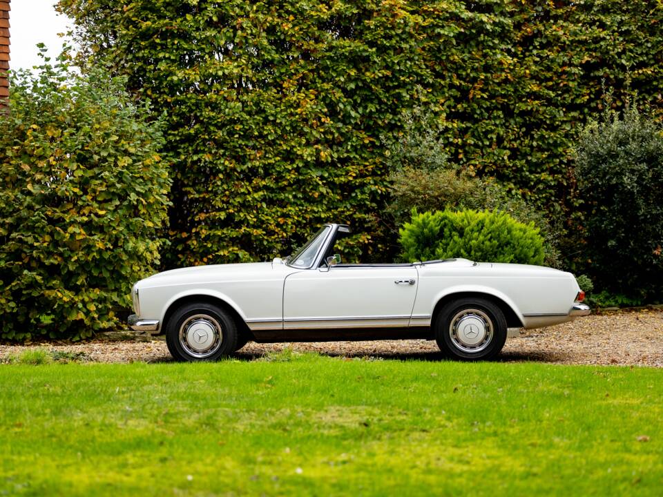 Image 18/50 of Mercedes-Benz 280 SL (1968)
