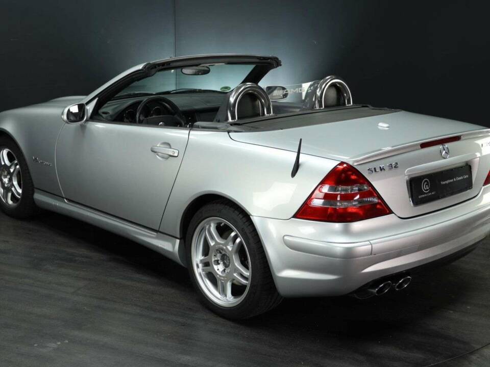Immagine 4/30 di Mercedes-Benz SLK 32 AMG (2003)