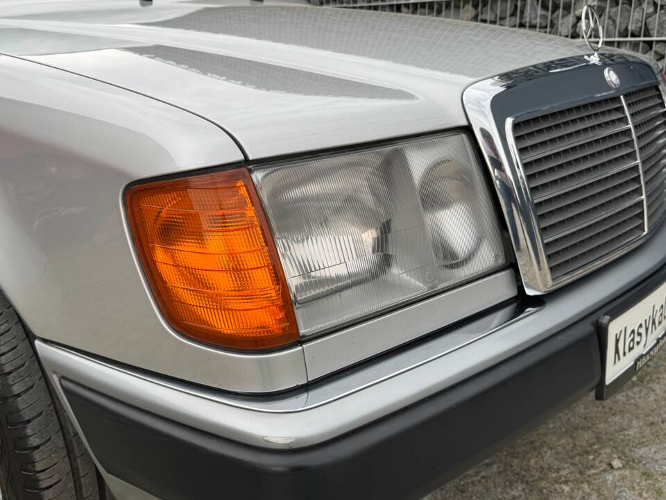 Imagen 64/100 de Mercedes-Benz 300 CE (1992)