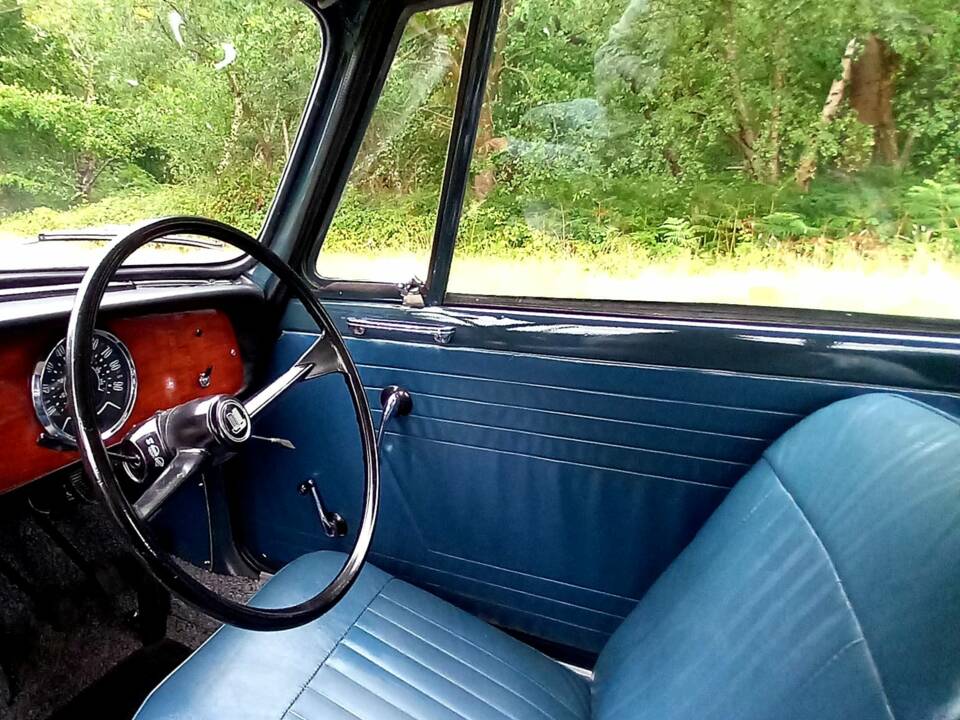 Image 19/93 of Triumph Herald 1200 (1964)