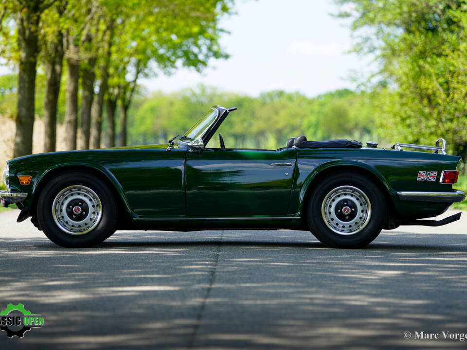 Image 3/52 of Triumph TR 6 (1973)