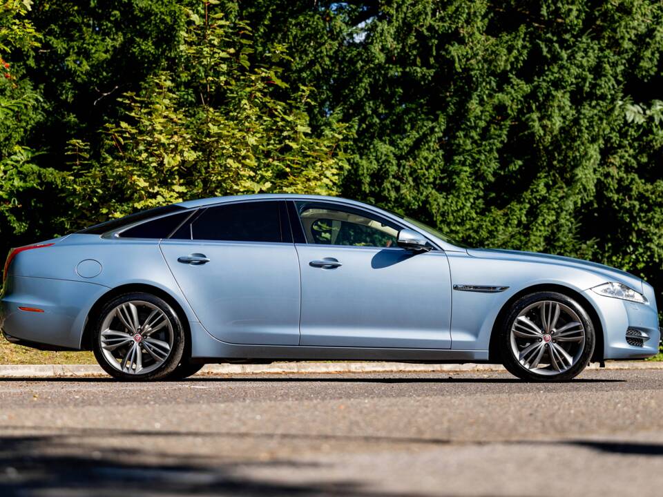 Image 3/8 de Jaguar XJ 5.0 (2010)