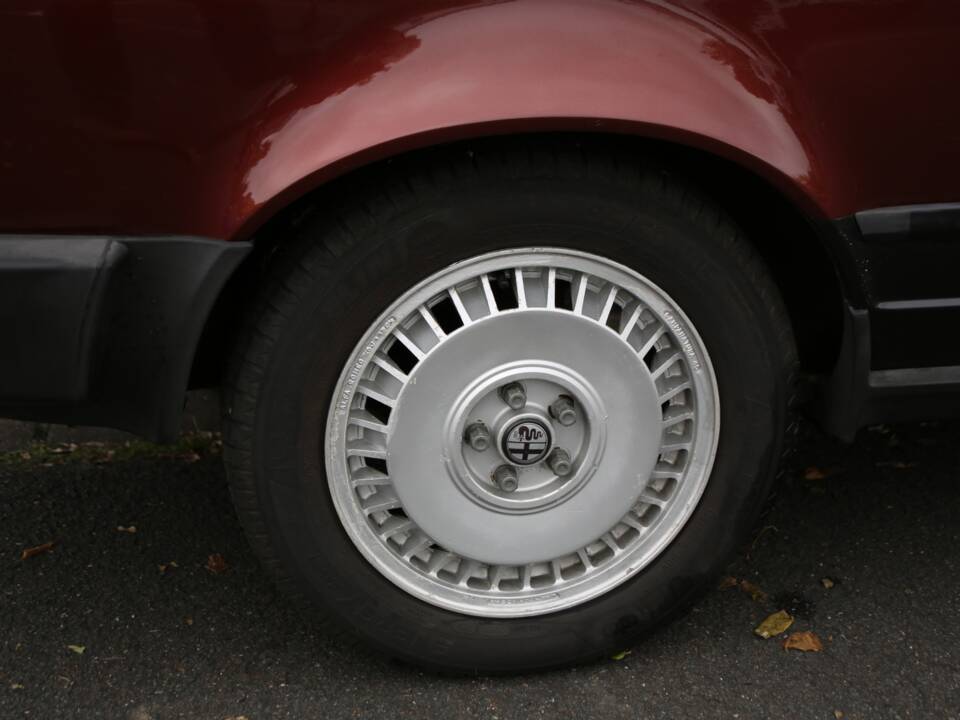 Immagine 19/30 di Alfa Romeo GTV 6 2.5 (1985)