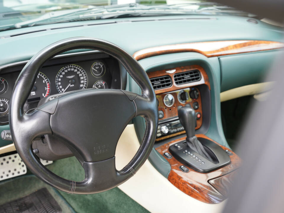 Image 12/50 of Aston Martin DB 7 Vantage (2001)