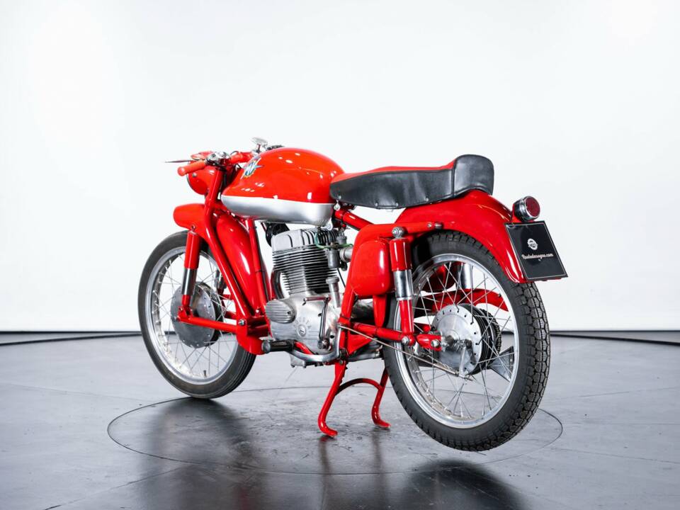 Image 2/47 of MV Agusta DUMMY (1957)