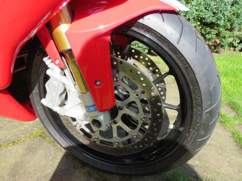 Bild 32/48 von Ducati 749 R (2005)