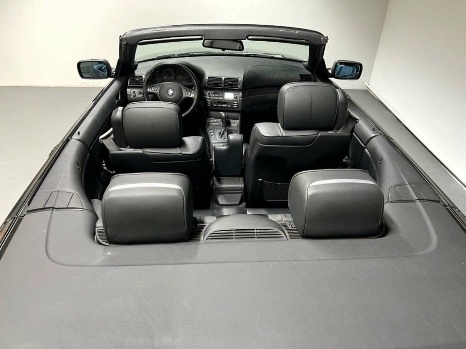 Immagine 6/15 di BMW 325Ci (2003)