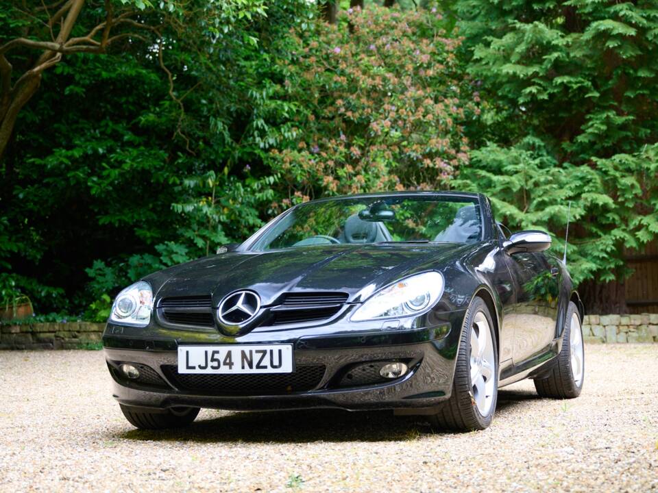 Image 24/50 of Mercedes-Benz SLK 350 (2004)