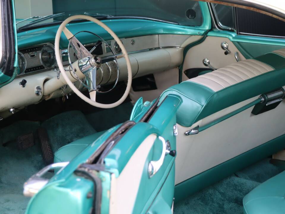 Image 33/50 of Buick 60 Century Riviera (1955)
