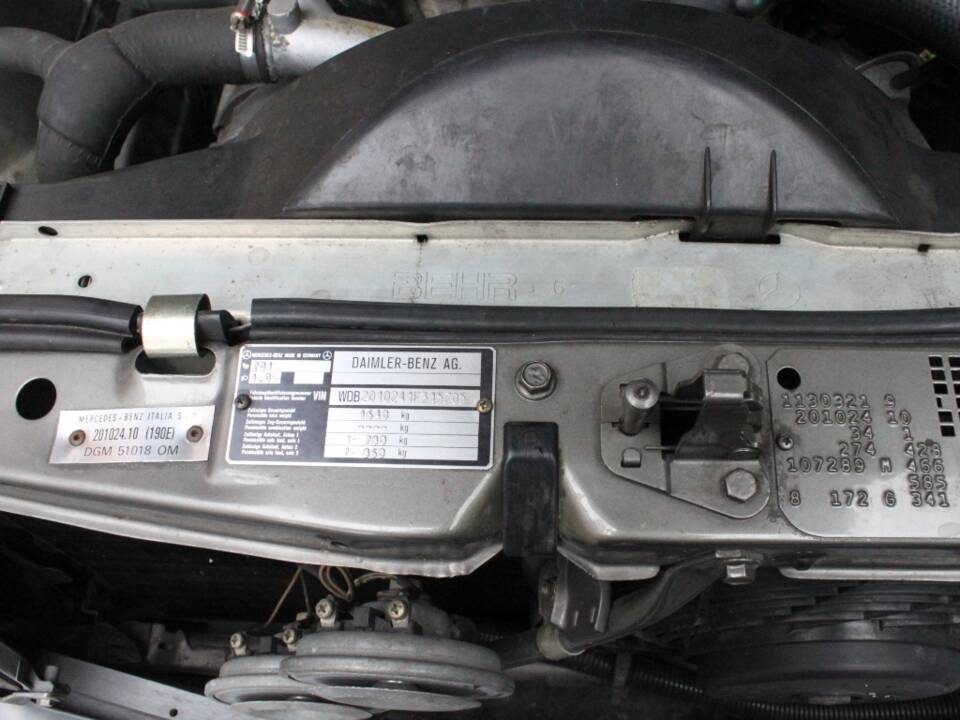 Image 8/27 of Mercedes-Benz 190 E (1987)