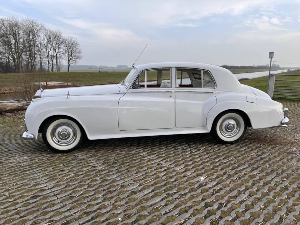 Image 5/8 of Rolls-Royce Silver Cloud I (1956)