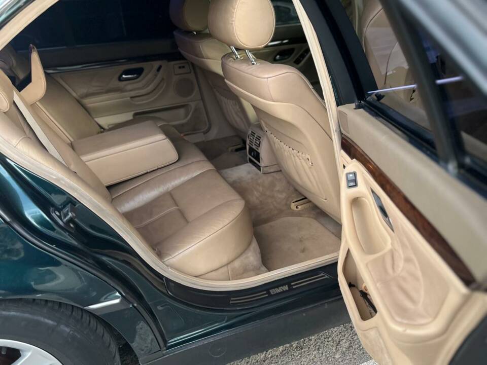 Bild 8/9 von BMW 740i (1995)