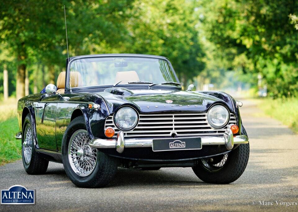 Image 5/36 de Triumph TR 4A IRS (1966)