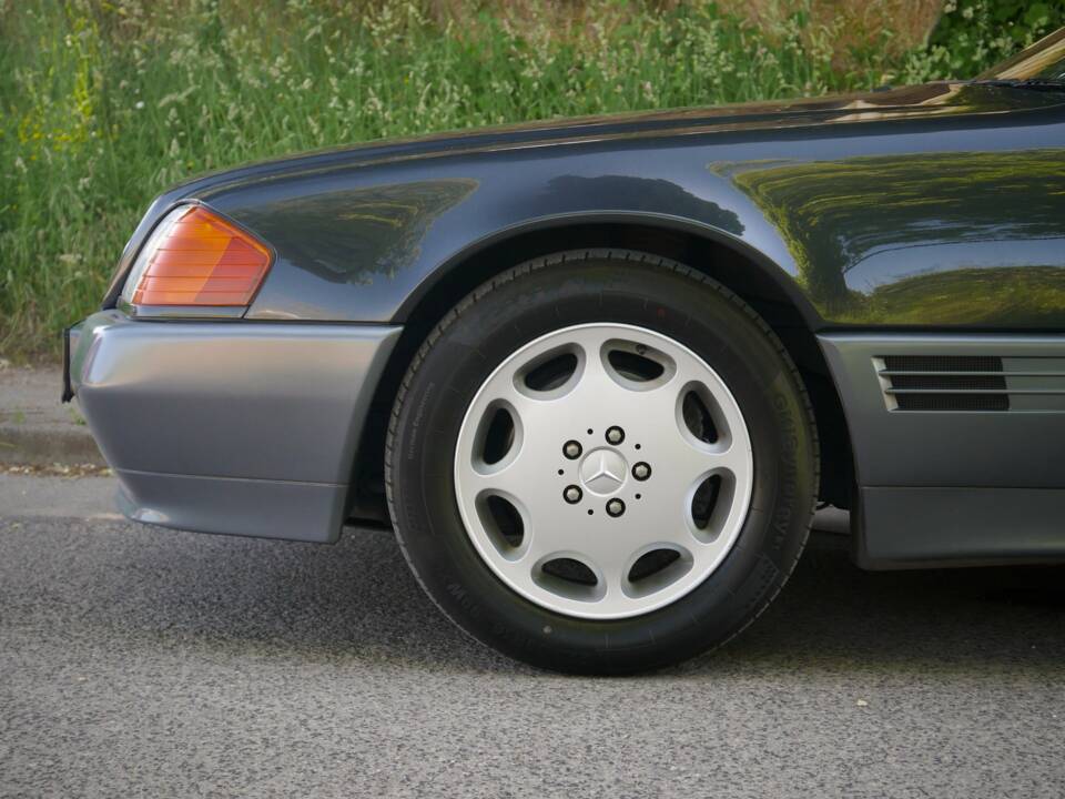 Image 27/39 de Mercedes-Benz 280 SL (1900)