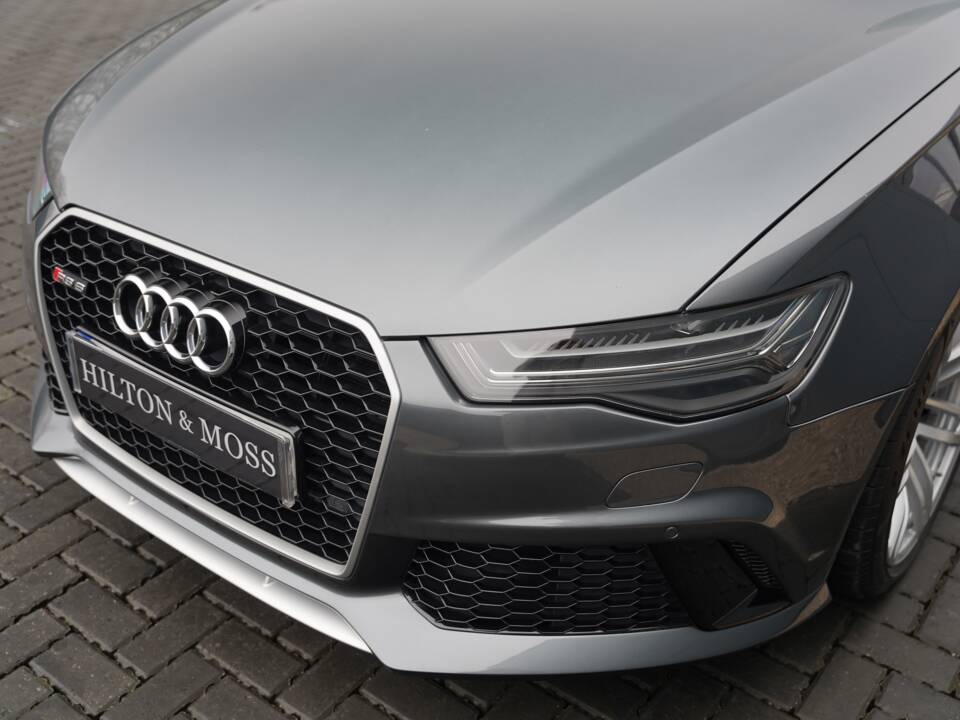 Immagine 24/50 di Audi RS6 Avant (2015)