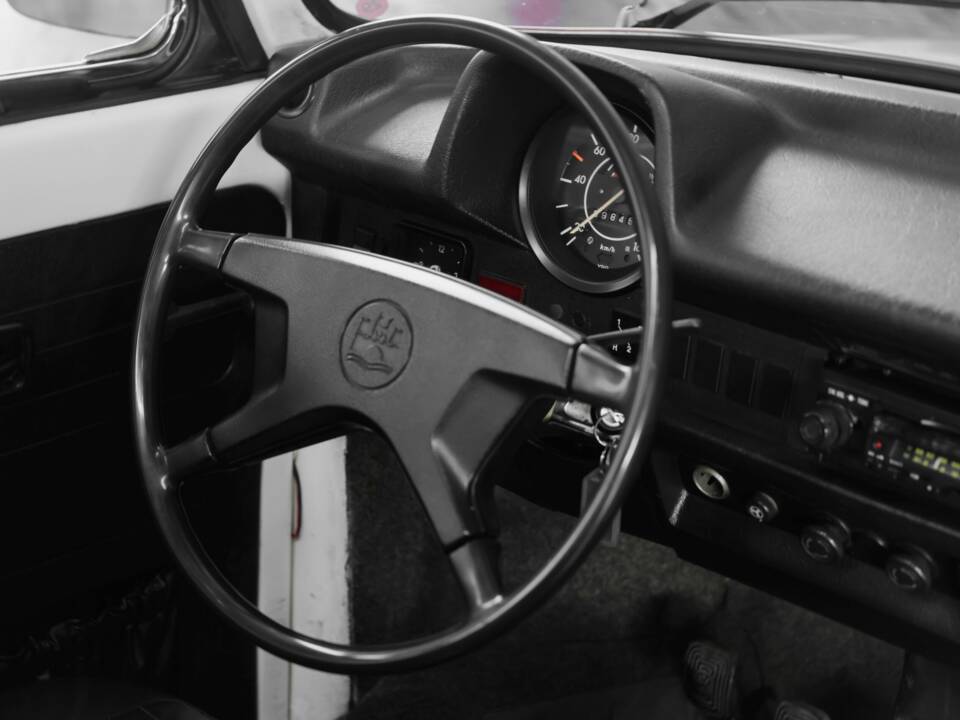Bild 25/32 von Volkswagen Käfer 1303 (1975)