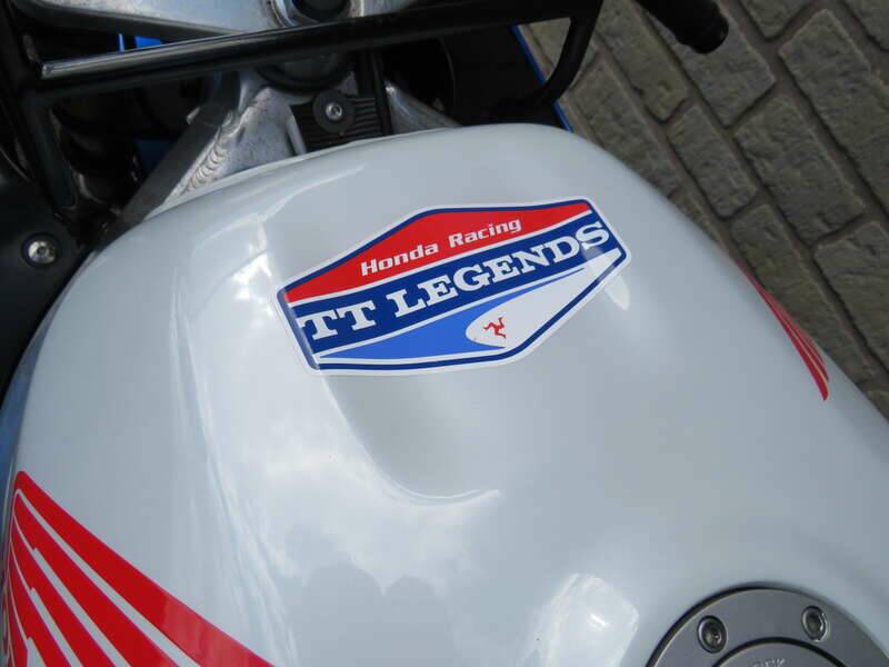Image 17/41 de Honda CBR 900RR Fireblade (1993)