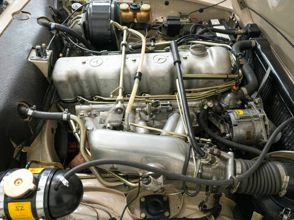 Image 6/24 of Mercedes-Benz 280 SL (1970)