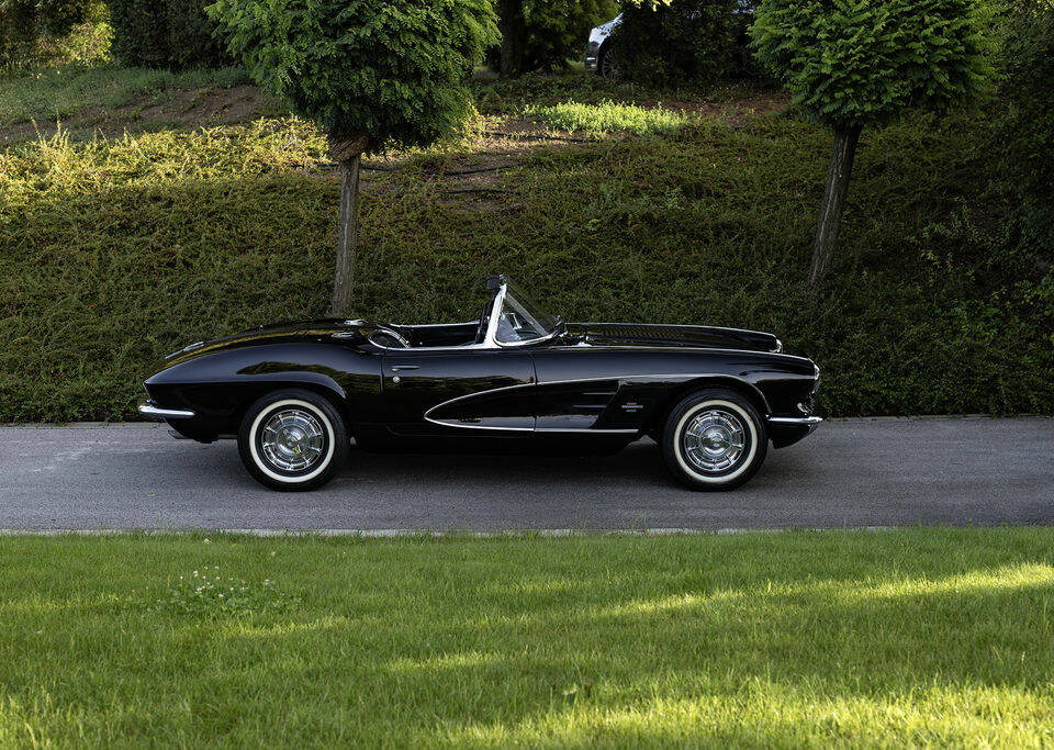 Image 4/7 of Chevrolet Corvette (1961)