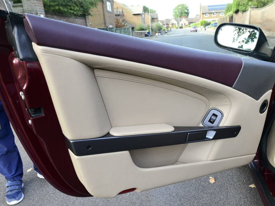 Bild 30/50 von Aston Martin DB 9 (2005)
