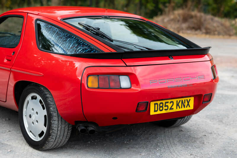Image 9/50 of Porsche 928 S (1986)