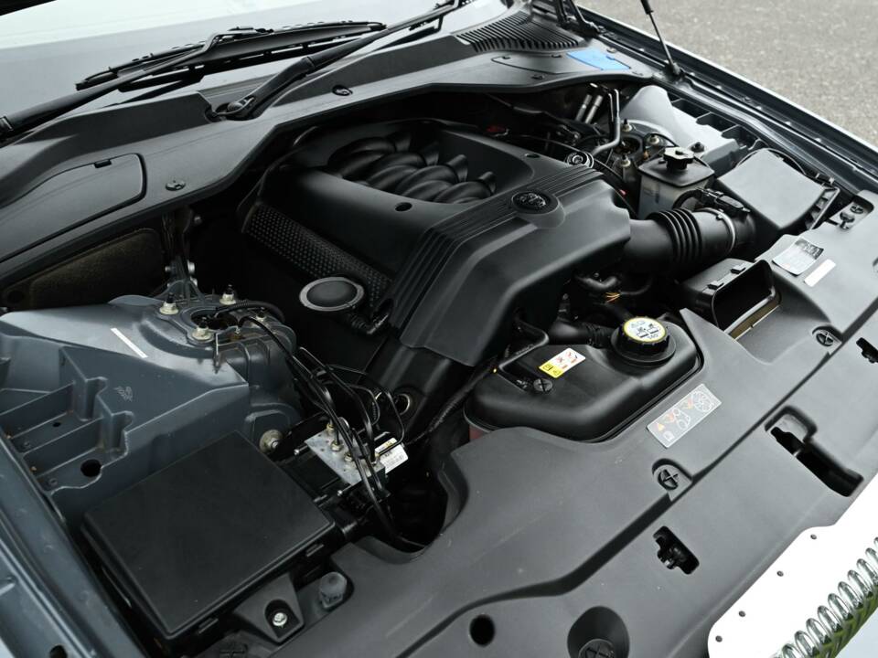 Image 37/50 of Jaguar XJ 8 4.2 (2007)