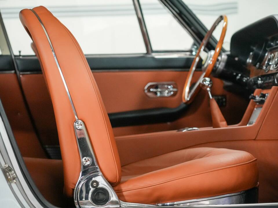 Bild 36/50 von Ferrari 330 GT (1965)