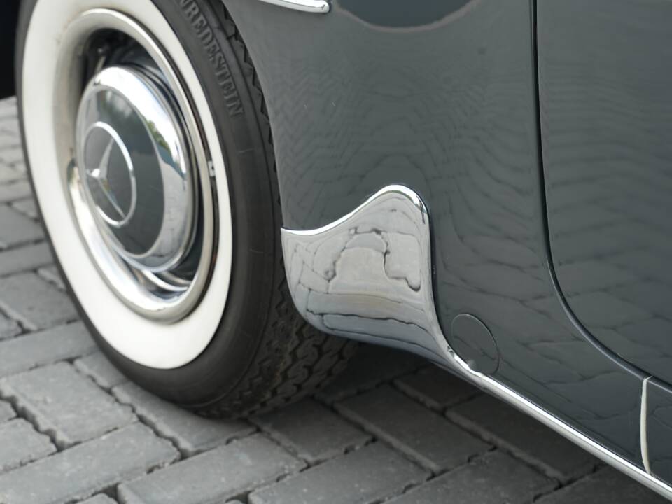 Image 45/50 de Mercedes-Benz 190 SL (1961)