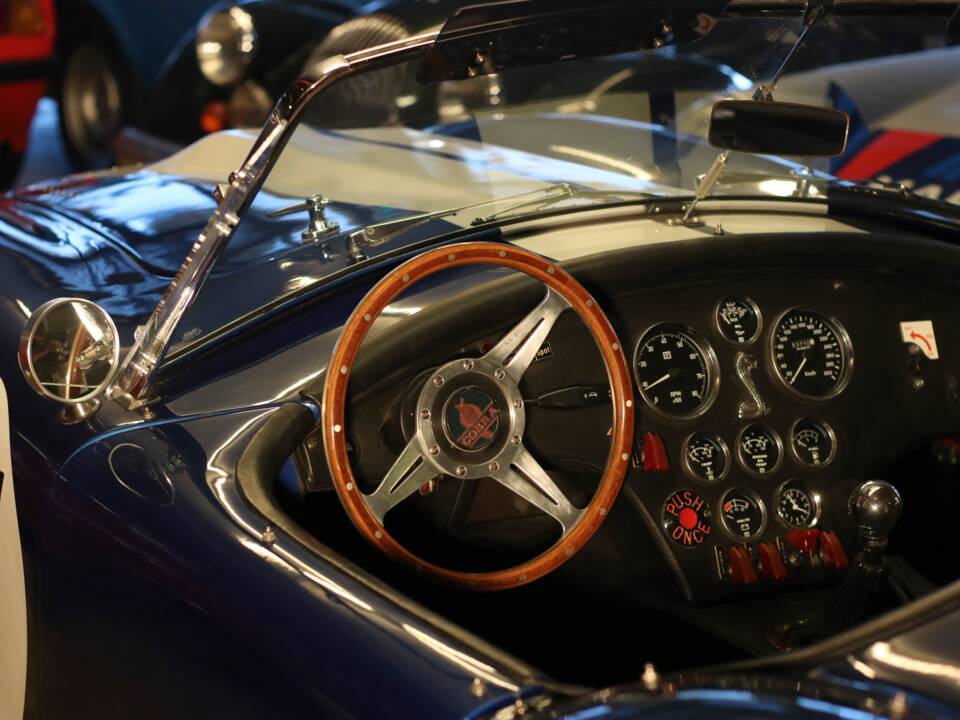 Image 29/57 of AC Cobra 427 (1965)