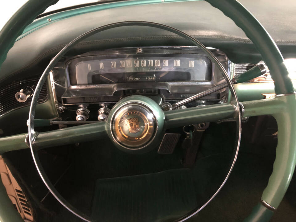 Image 24/34 of Cadillac 62 Sedan (1954)