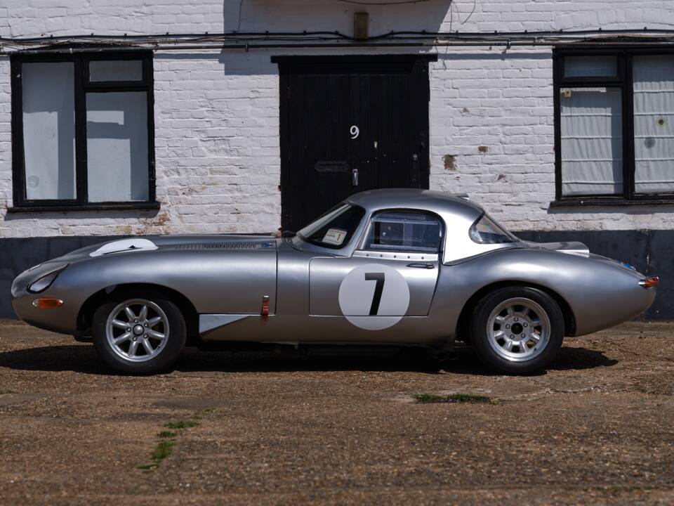 Image 2/50 de Jaguar E-Type "Semi-Lightweight" (1970)