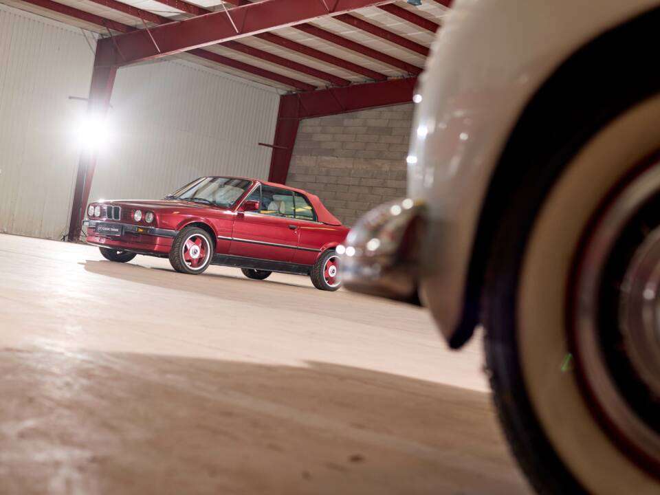 Image 16/45 of BMW 320i (1990)