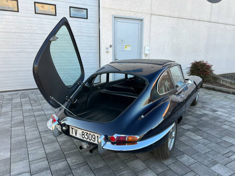 Image 13/33 of Jaguar E-Type 4.2 (1966)