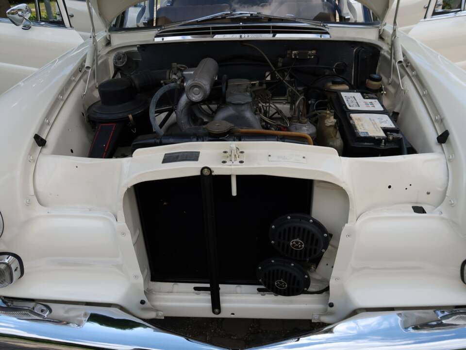 Image 17/32 of Mercedes-Benz 200 D (1966)