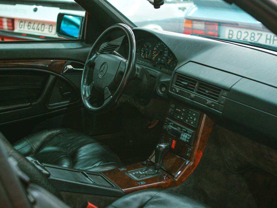 Image 44/50 of Mercedes-Benz SL 320 (1995)