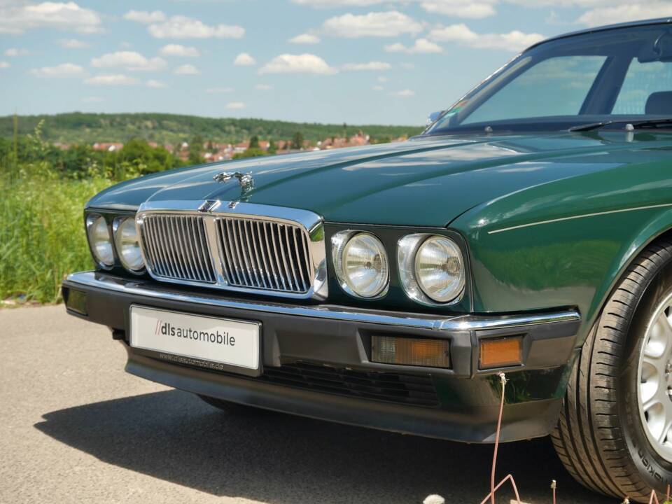 Image 9/33 of Jaguar Sovereign 3.6 (1988)
