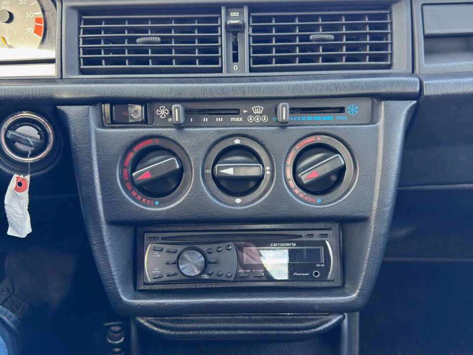 Immagine 27/39 di Mercedes-Benz 190 E 2.6 (1990)