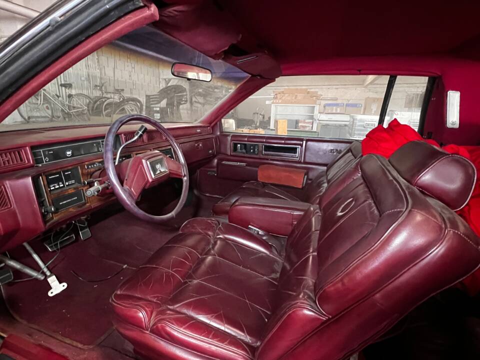Image 16/23 of Cadillac Convertible de Ville (1986)