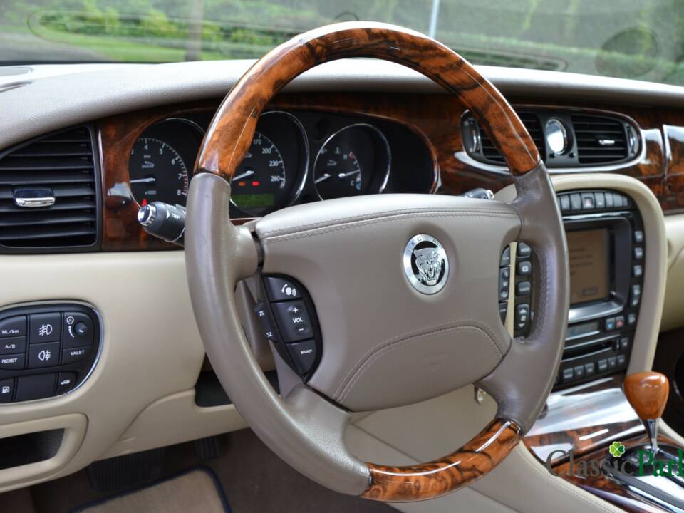 Immagine 29/46 di Jaguar XJ 8 3.5 (2007)