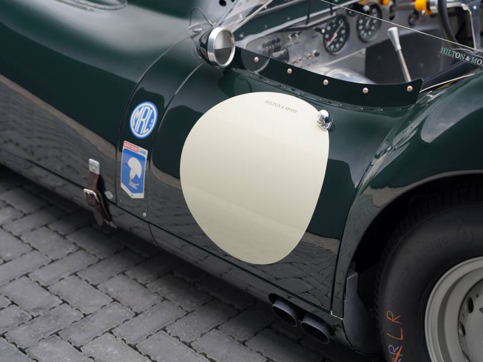 Image 48/50 of Lister Knobbly (1959)