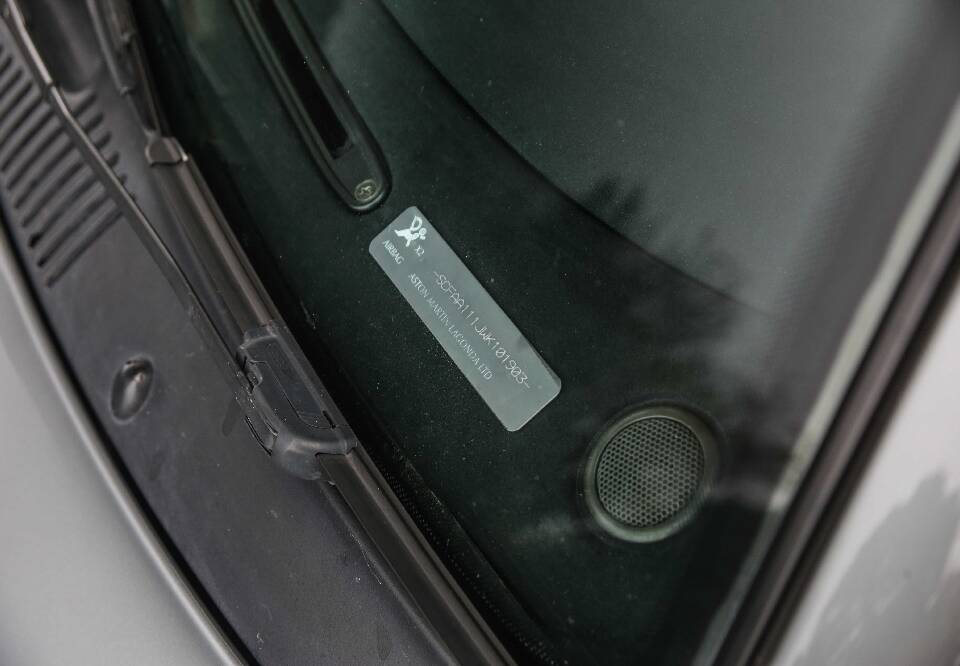 Image 32/34 of Aston Martin DB 7 (1999)