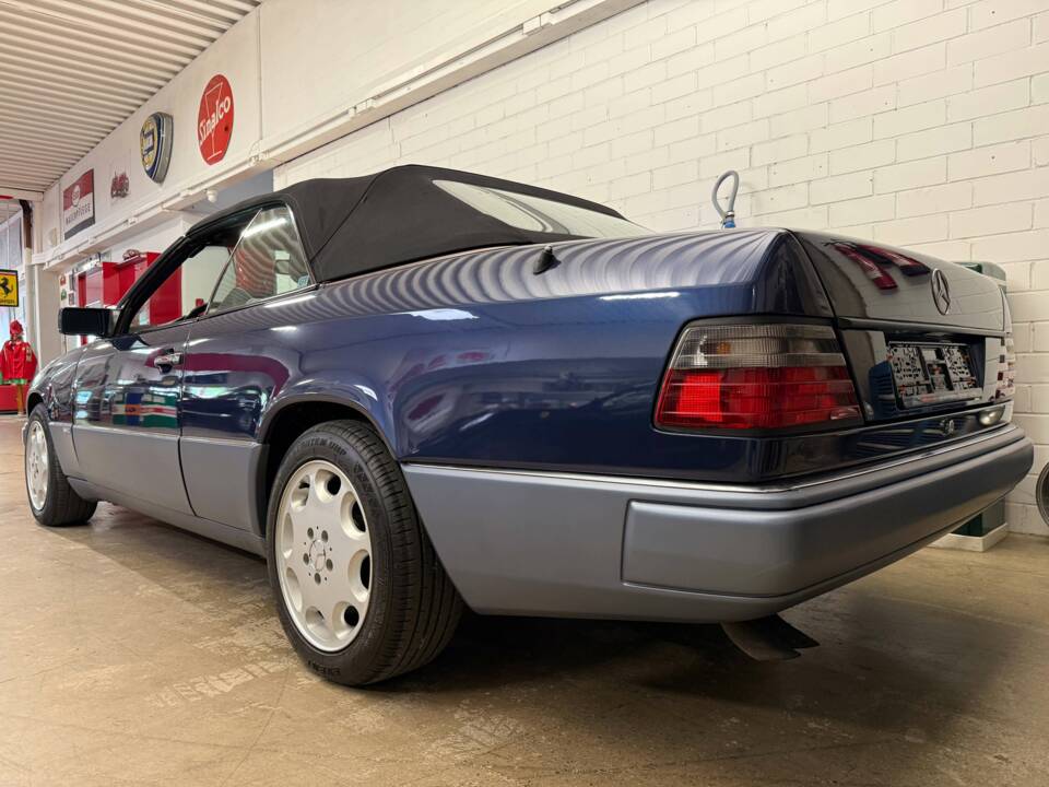 Bild 14/21 von Mercedes-Benz 300 CE-24 (1993)