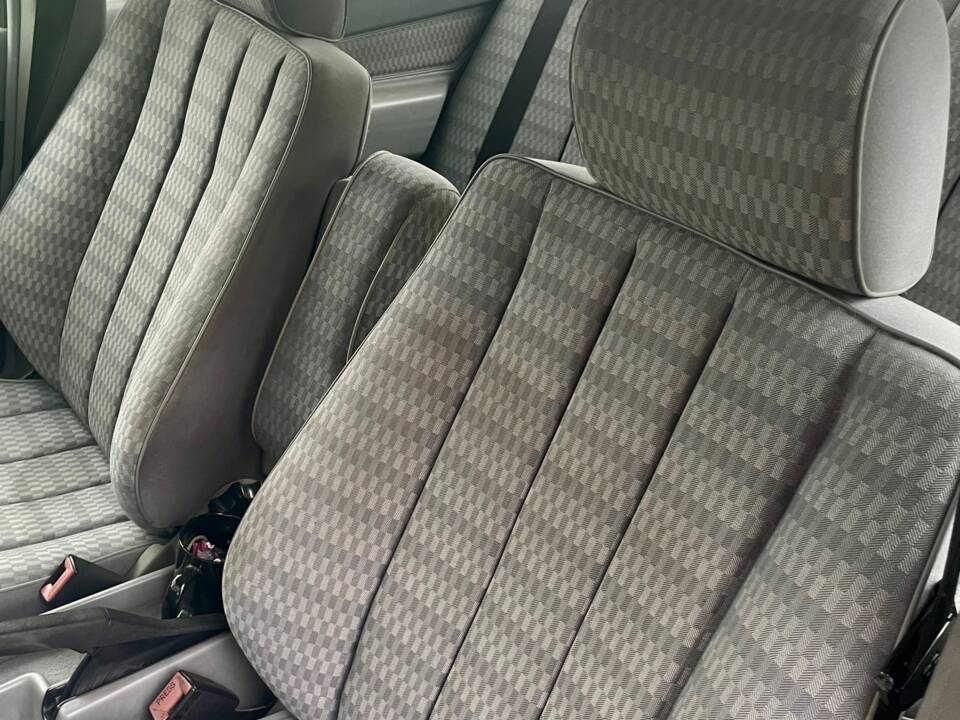 Bild 8/12 von Mercedes-Benz 190 D 2.5 (1990)