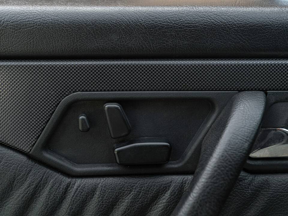 Image 31/50 of Mercedes-Benz C 36 AMG (1995)