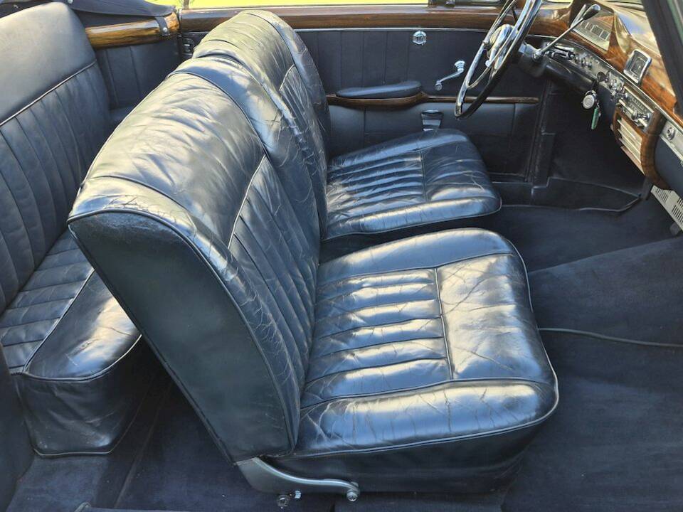 Image 30/61 de Mercedes-Benz 220 S Cabriolet (1957)