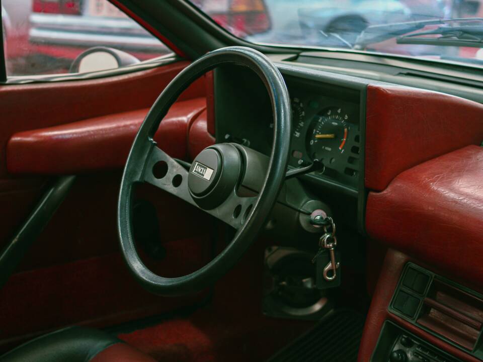 Image 25/39 of Lancia Beta Coupe 2000 i.e. (1982)